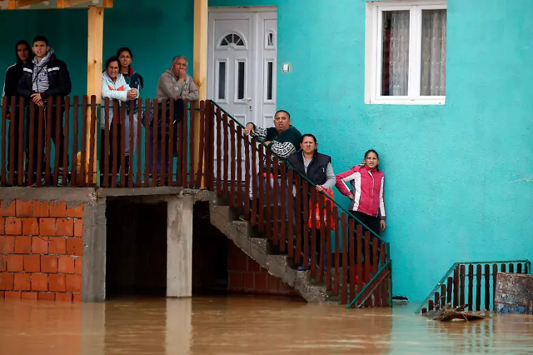 2014-05-17T145824Z-1005510807-GM1EA5G1LEF01-RTRMADP-3-BALKANS-FLOOD-JPG8569577445435209463