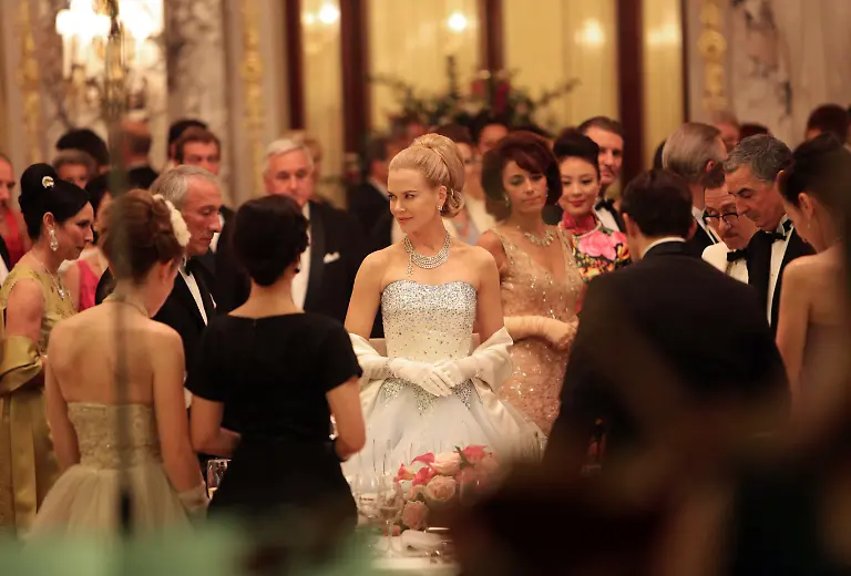 32895C00054508C8-jpg905067170625826170