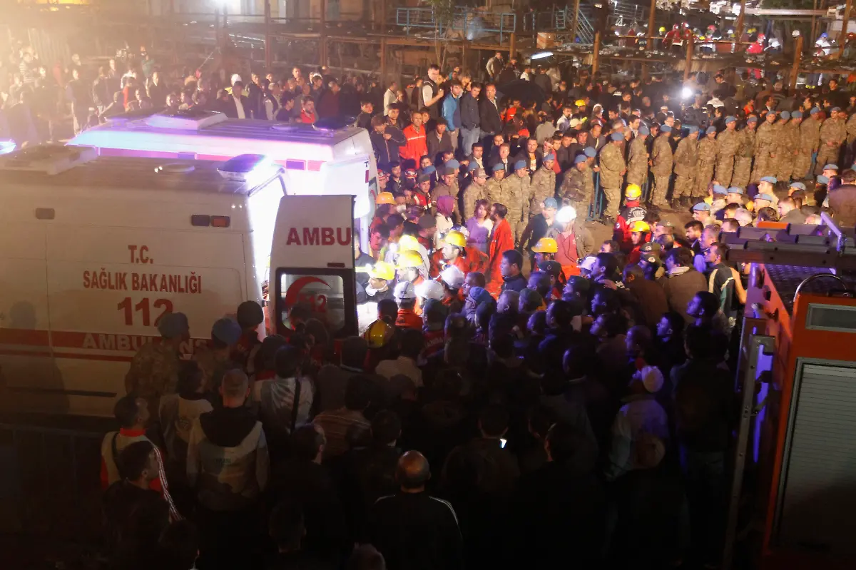 2014-05-14T013627Z-360159180-GM1EA5E0QLX01-RTRMADP-3-TURKEY-MINE-JPG2211140417970712160