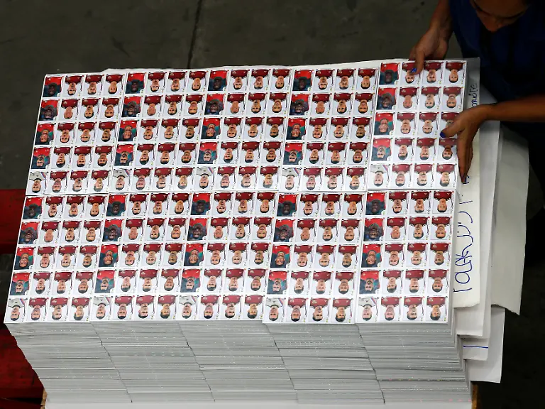 2014-05-08T014007Z-1004331018-GM1EA5804ZS01-RTRMADP-3-BRAZIL-WORLDCUP-STICKERS-JPG2764792561817152969