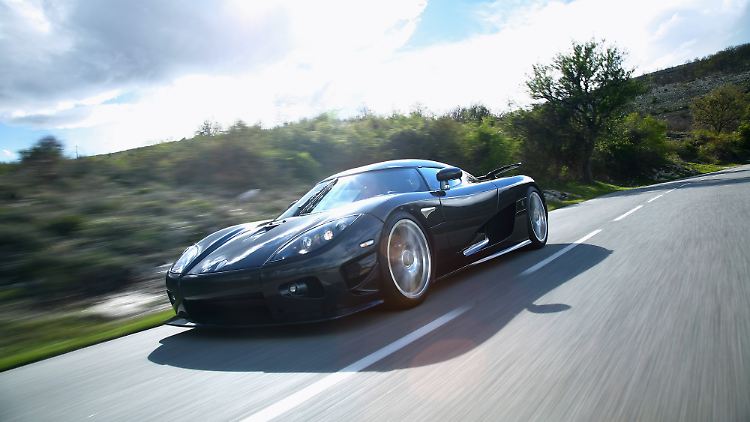 Der CCX Edition von Koenigsegg. Die Höchstgeschwindigkeit wird mit mindestens 410 km/h werksseitig angegeben.