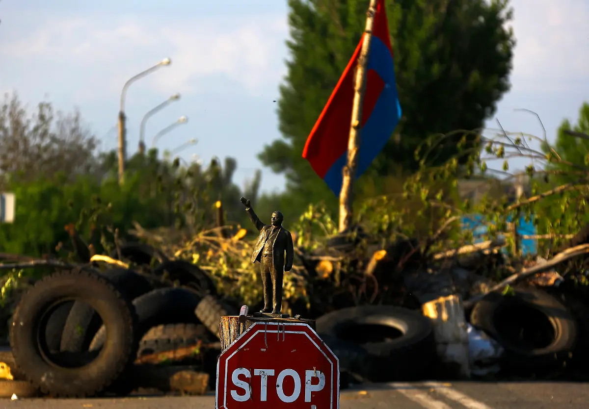 2014-05-11T075713Z-1035943275-GM1EA5B04HE01-RTRMADP-3-UKRAINE-CRISIS-JPG6716753021952605475