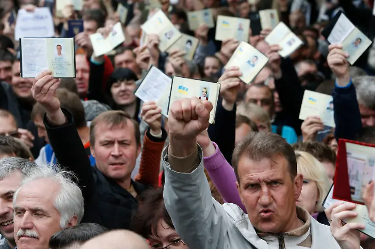 2014-05-11T120555Z-757522401-GM1EA5B1J9101-RTRMADP-3-UKRAINE-CRISIS-JPG2597925305350299343