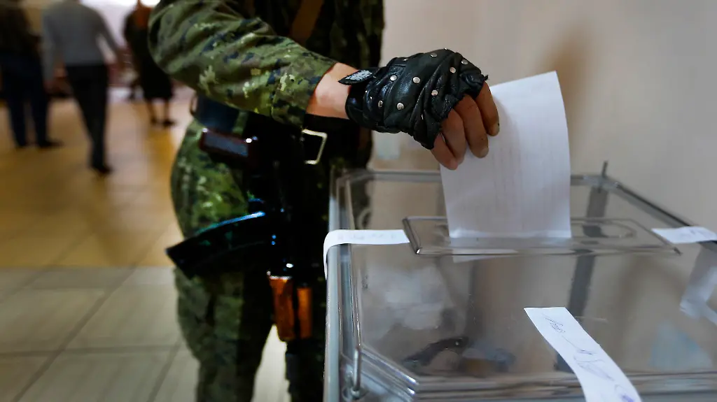 2014-05-11T110319Z-546041939-GM1EA5B1GV301-RTRMADP-3-UKRAINE-CRISIS-JPG2547662327779142197