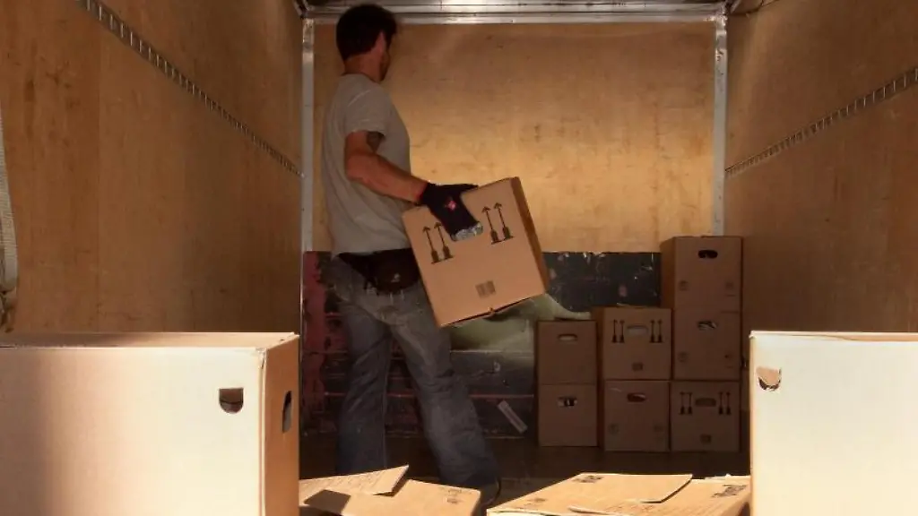 Kisten-packen-weil-der-Vermieter-Eigenbedarf-angemeldet-hat