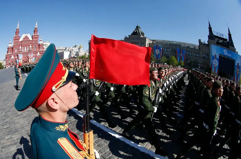 2014-05-09T080611Z-871896095-GM1EA5918IA01-RTRMADP-3-RUSSIA-JPG5569206605005130155