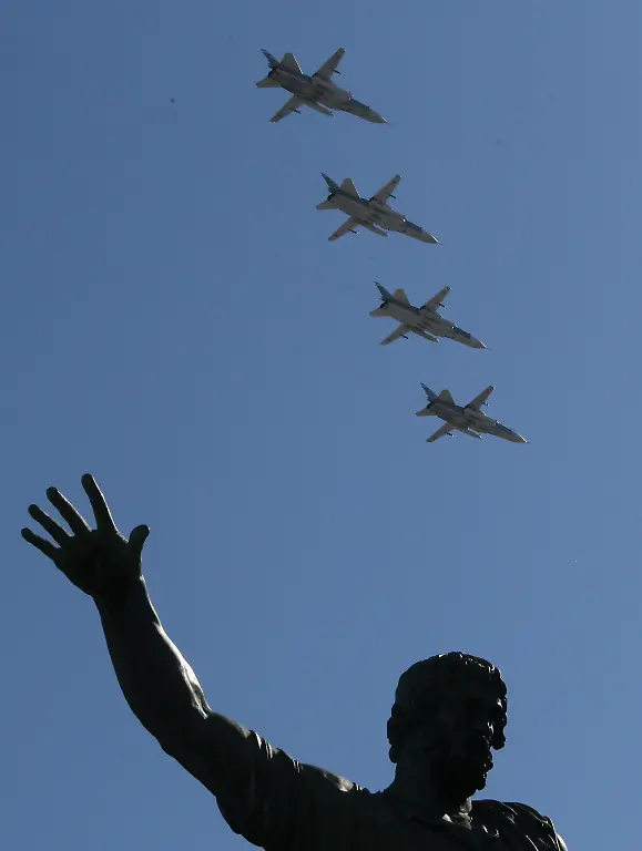 2014-05-09T080021Z-817420612-GM1EA5918DP01-RTRMADP-3-RUSSIA-JPG7972790859950662579