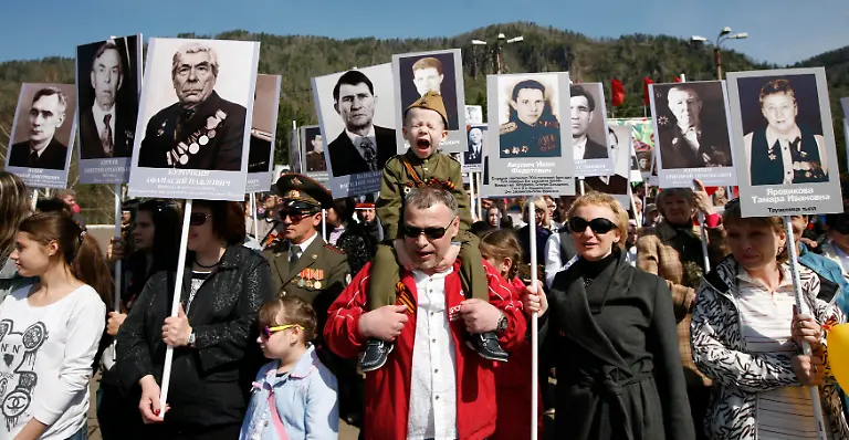 2014-05-09T083311Z-747958462-GM1EA5919X601-RTRMADP-3-RUSSIA-JPG4931753888092115492