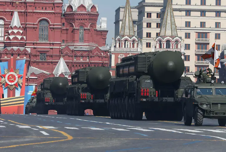 2014-05-09T072545Z-1678032553-GM1EA5916RF01-RTRMADP-3-RUSSIA-JPG7762537994561967732