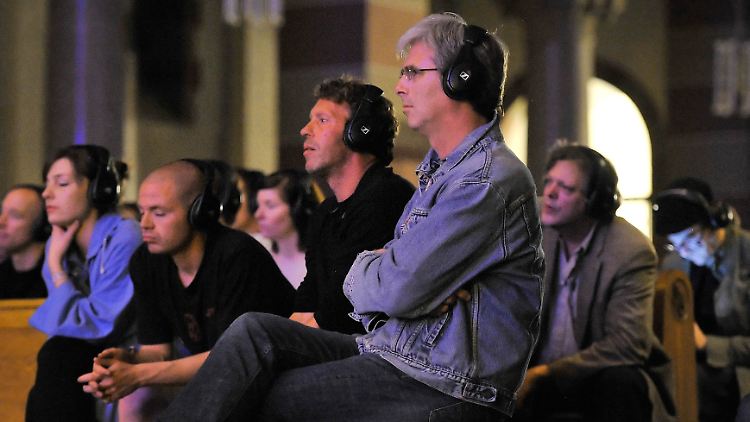 Bei einem "Silent Concert" in Köln.