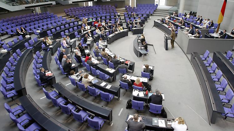Nicht immer sind die Debatten im Plenarsaal des Bundestages gut besucht.