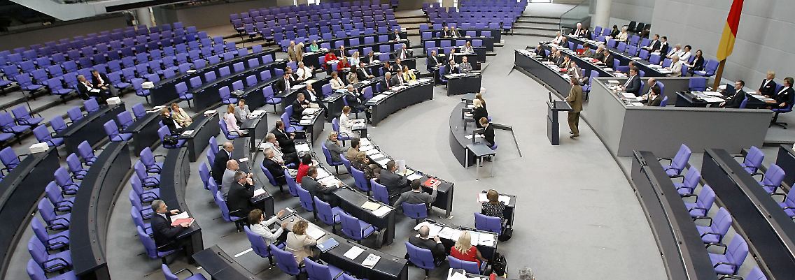 Nicht immer sind die Debatten im Plenarsaal des Bundestages gut besucht.