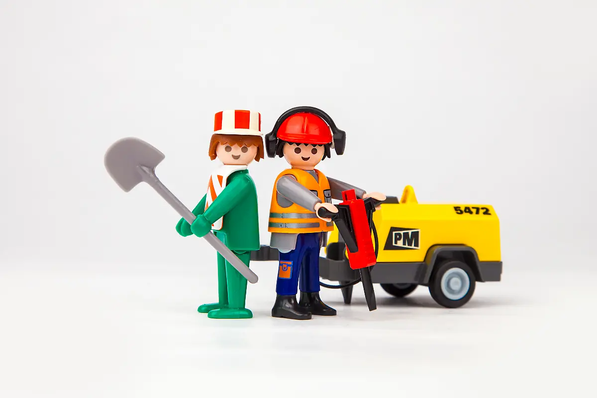 ConstructionWorker-1974and2013