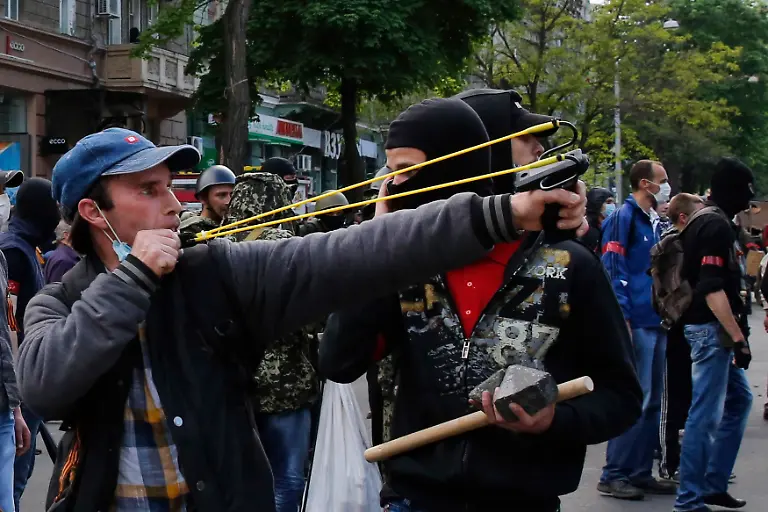 2014-05-02T163559Z-1041035975-GM1EA5301HI01-RTRMADP-3-UKRAINE-CRISIS-JPG4050504020045202862