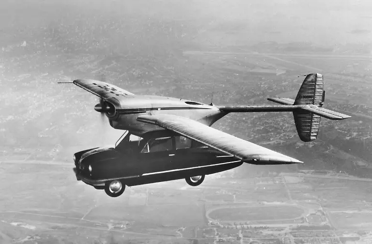 6C8483915-130801-flying-car-archive-bcol2-2p