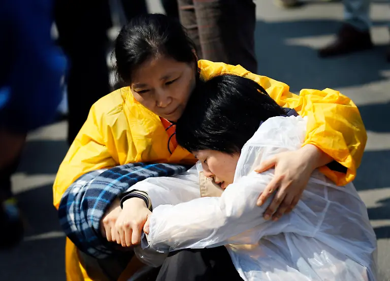 2014-04-20T035931Z-1892675027-GM1EA4K0X7X01-RTRMADP-3-KOREA-SHIP-JPG8408785140441637275