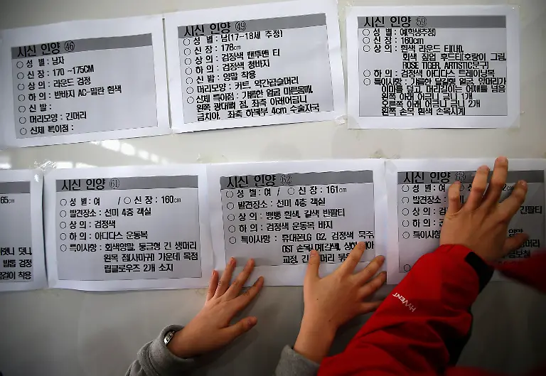 2014-04-21T031837Z-762656338-GM1EA4L0V9I01-RTRMADP-3-KOREA-SHIP-JPG8903616317855869865