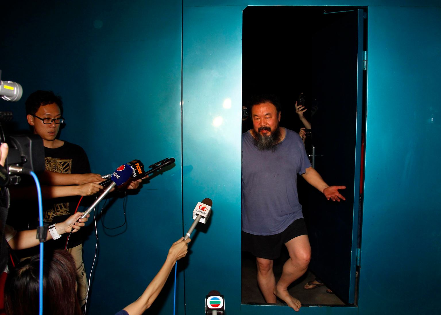 Nach zweieinhalb Monaten Gefängnis kann der prominente chinesische Künstler und Regimekritiker Ai Weiwei erst einmal aufatmen. 