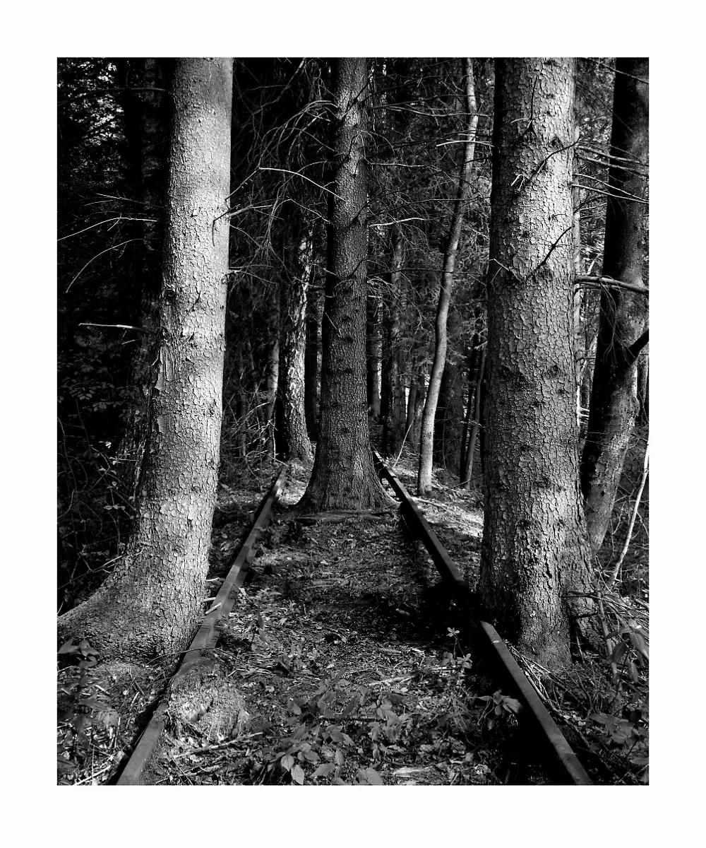 Ute-Mahler-Werner-Mahler-Tettau-Talbahn-Grenze-Thueringen-Bayern-2012-Aus-der-Serie-Wo-die-Welt-zu-Ende-war-2010-2012