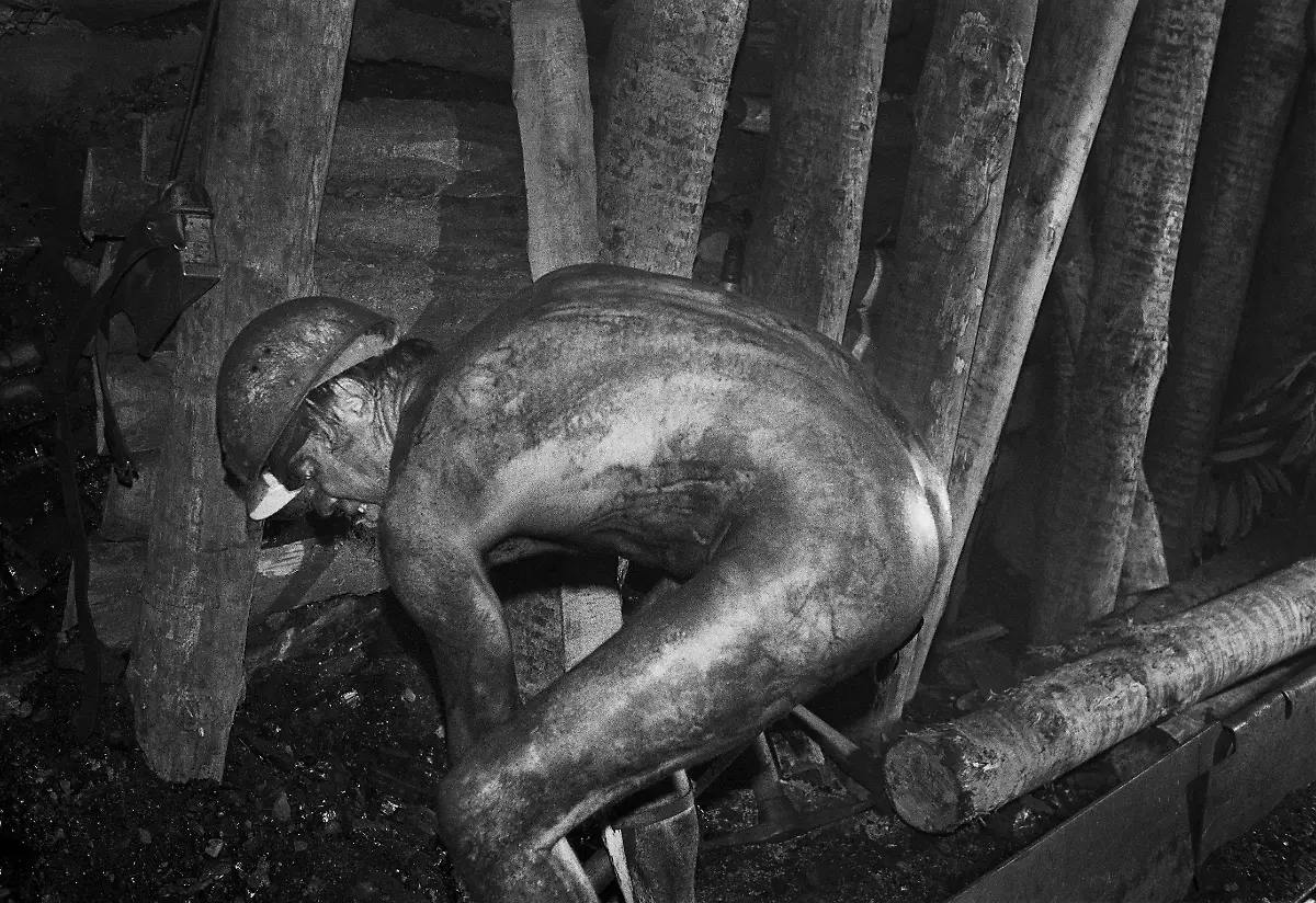 Werner-Mahler-Hauer-unter-Tage-Aus-der-Serie-Steinkohlenwerk-Martin-Hoop-Zwickau-Sachsen-1975-DDR