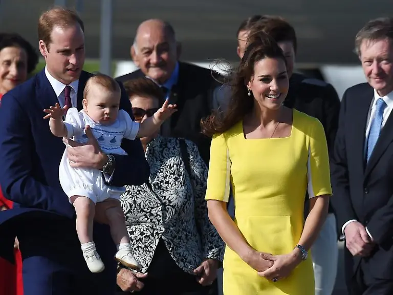 Prinzessin-Kate-Baby-George-und-Prinz-William-kamen-bei-Sonnenschein-in-Austrailen-an