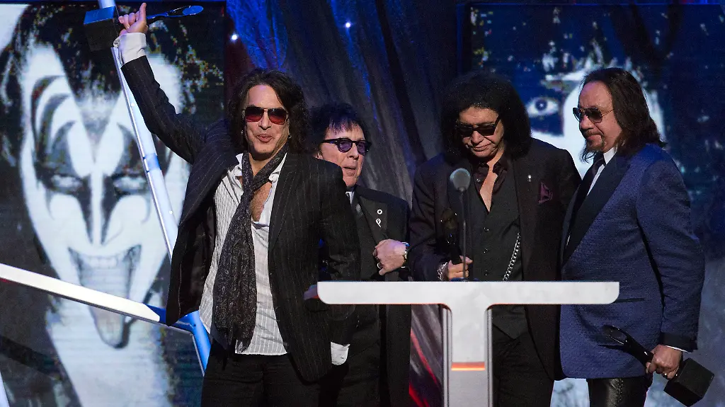 2014-04-11T015213Z-1982564950-GM1EA4B0Q0X01-RTRMADP-3-MUSIC-ROCKANDROLLHALLOFFAME-JPG1758214818891617860