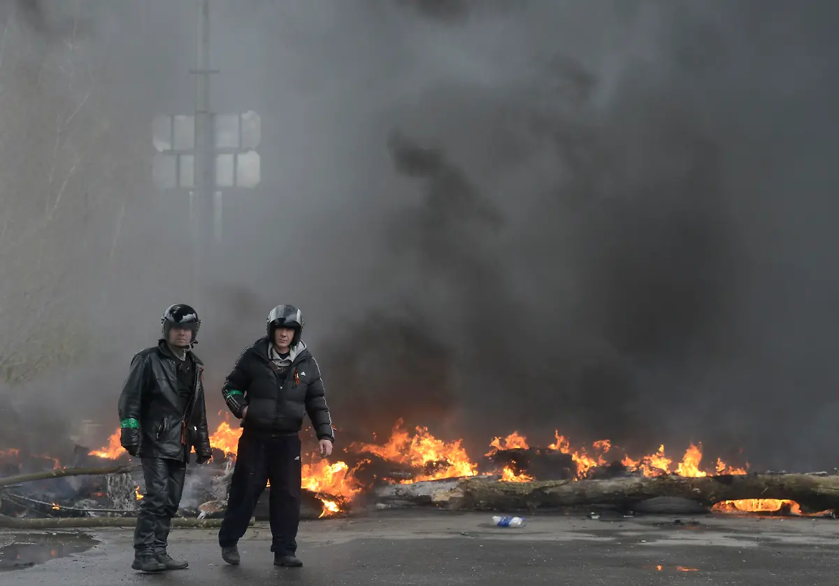 2014-04-13T082458Z-1659936970-GM1EA4D19AW01-RTRMADP-3-UKRAINE-CRISIS-SLAVIANSK-AVAKOV-JPG3453583327095588935