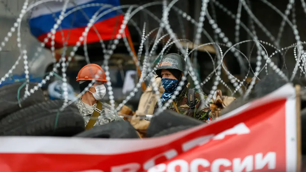 2014-04-11T161028Z-1555299936-GM1EA4C00C301-RTRMADP-3-UKRAINE-CRISIS-YATSENIUK-JPG1011826390623400742