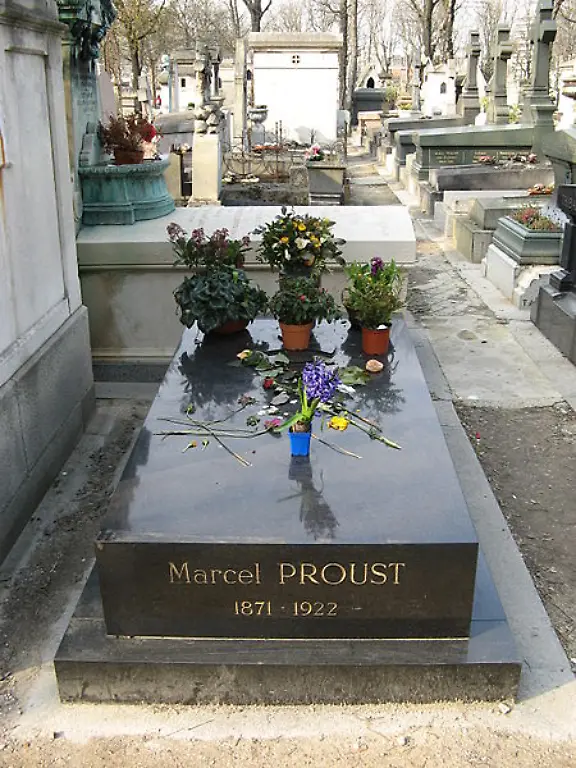 450px-Marcel-Proust-Pere-Lachaise