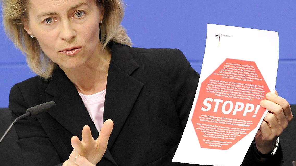 Familienministerin von der Leyen will mit der Sperrliste gegen Kinderpornographie vorgehen.