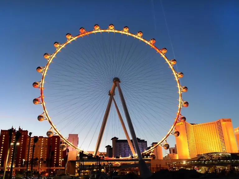Mit-167-Metern-Hoehe-ist-der-Las-Vegas-High-Roller-das-derzeit-hoechste-Riesenrad-der-Welt