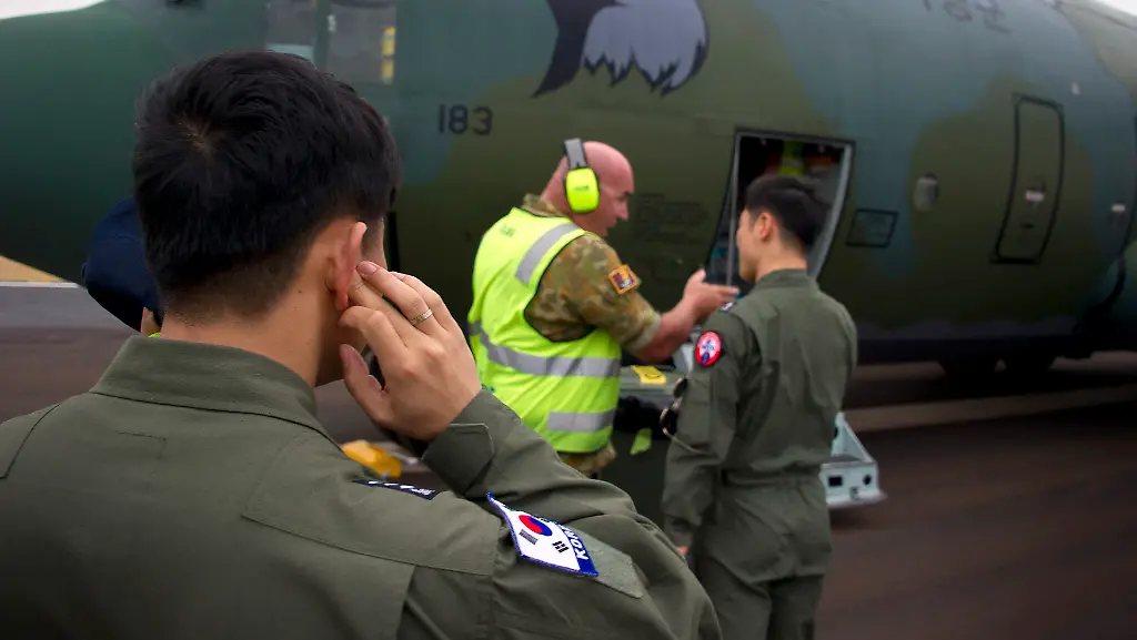 2014-03-27T022804Z-1392910007-GM1EA3R0SW401-RTRMADP-3-MALAYSIA-AIRLINES-JPG554203303972404716