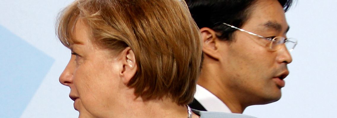 CDU-Chefin Angela Merkel und FDP-Chef Philipp Rösler verwirren zurzeit oft auch die eigenen Anhänger.