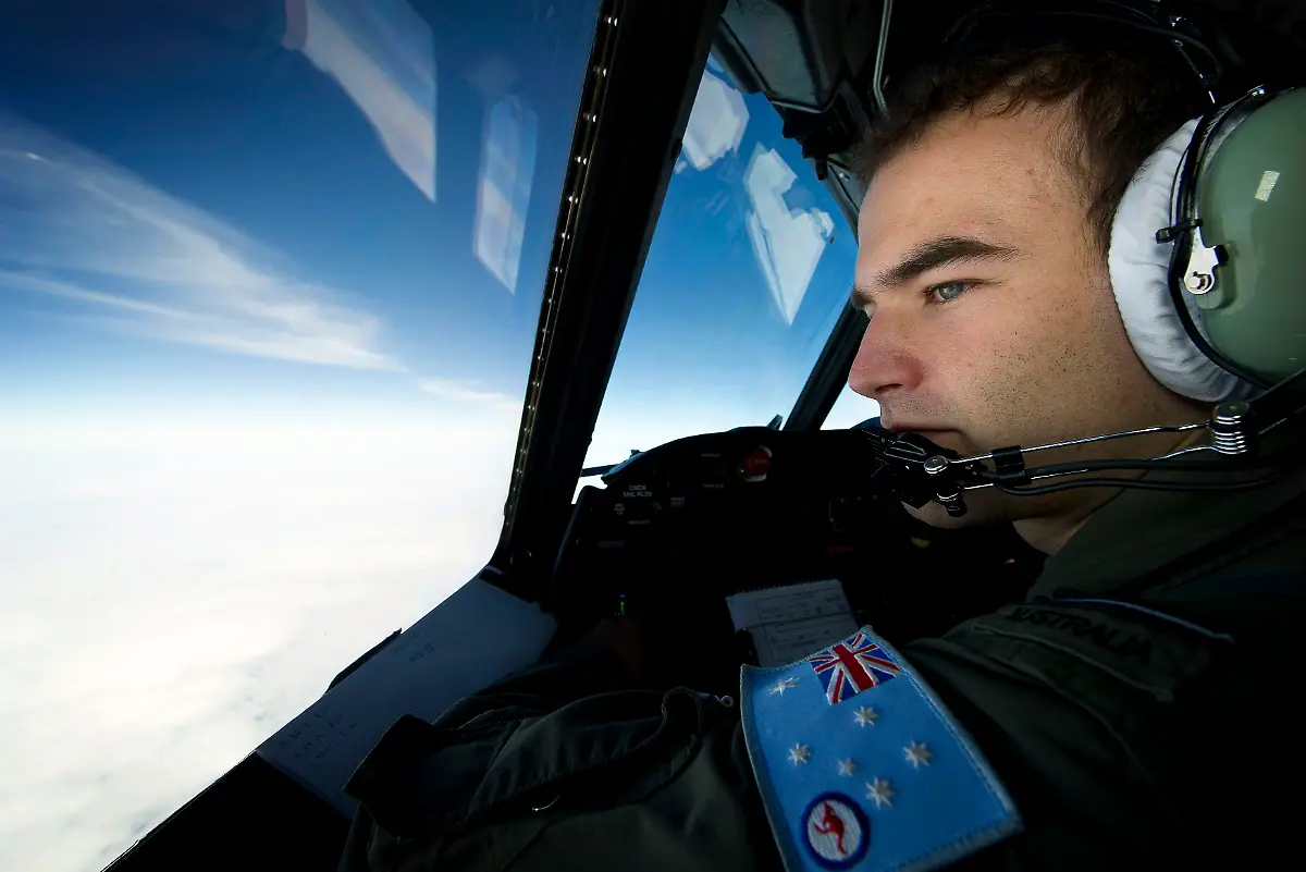 2014-03-25T053419Z-2033789268-GM1EA3P11JY01-RTRMADP-3-MALAYSIA-AIRLINES-SEARCH-JPG3874871943305928657