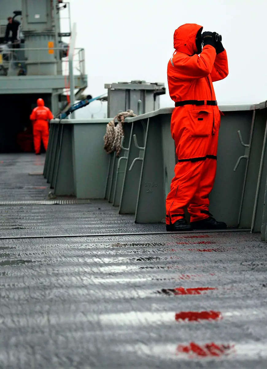 2014-03-25T060042Z-686669746-GM1EA3P12SB01-RTRMADP-3-MALAYSIA-AIRLINES-SEARCH-JPG7326857457091115295