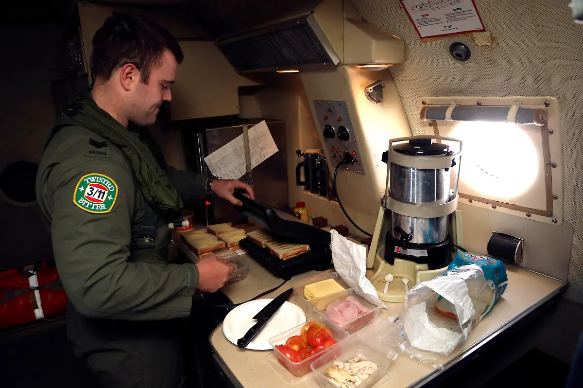 2014-03-22T133957Z-1799562657-GM1EA3M1O3A01-RTRMADP-3-MALAYSIA-AIRLINES-AUSTRALIA-JPG772335208862189155