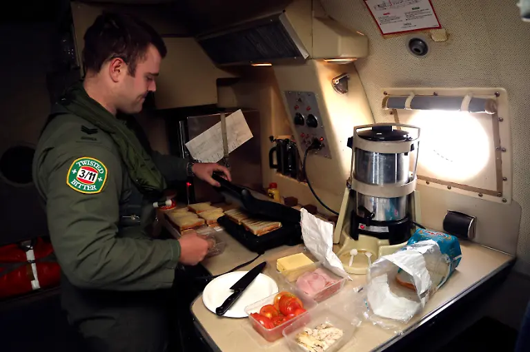 2014-03-22T133957Z-1799562657-GM1EA3M1O3A01-RTRMADP-3-MALAYSIA-AIRLINES-AUSTRALIA-JPG772335208862189155