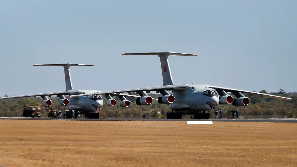 2014-03-24T052740Z-1924311471-GM1EA3O10RF01-RTRMADP-3-MALAYSIA-AIRLINES-DEBRIS-JPG6401725757051396475