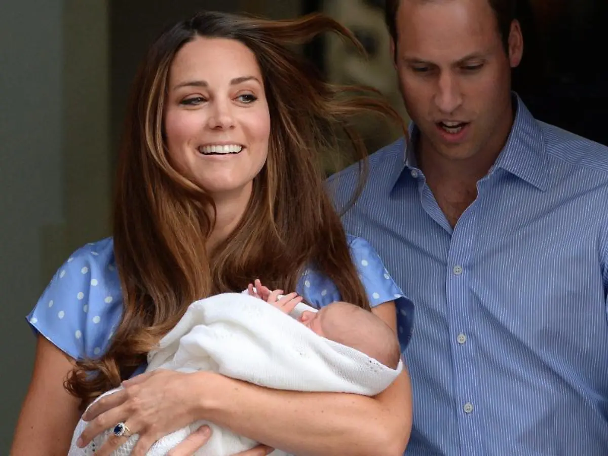 Prinz-George-mit-seinen-Eltern