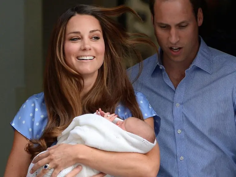 Prinz-George-mit-seinen-Eltern