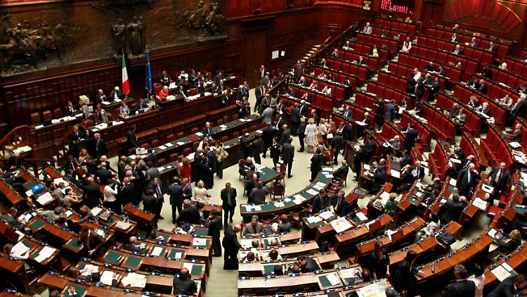 Blick ins Abgeordnetenhaus in Rom: Die Lega Nord, ohne die Berlusconi nicht regieren kann, verlangt für ihre Unterstützung Steuersenkungen.
