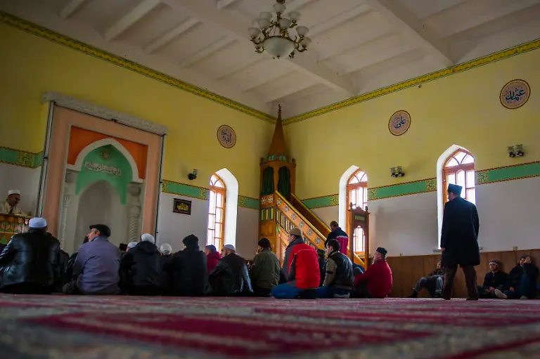 2014-03-07T134127Z-231219519-GM1EA371O6801-RTRMADP-3-UKRAINE-CRISIS-TATARS-JPG7318258278316327954