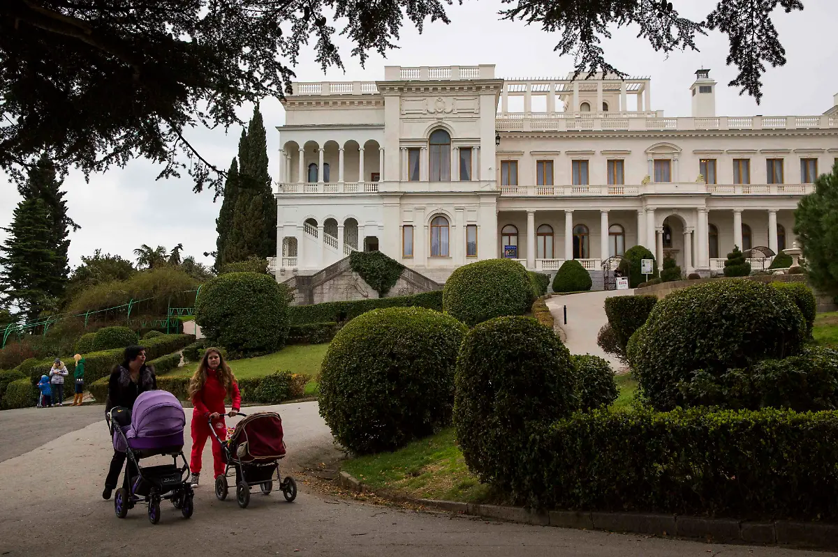 2014-03-11T203746Z-1598946546-GM1EA3C0CSA01-RTRMADP-3-UKRAINE-CRISIS-JPG5938542411930640380