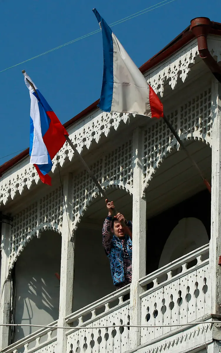 2014-03-12T150800Z-1920453725-GM1EA3C1S7501-RTRMADP-3-UKRAINE-CRISIS-JPG8498027308872137275