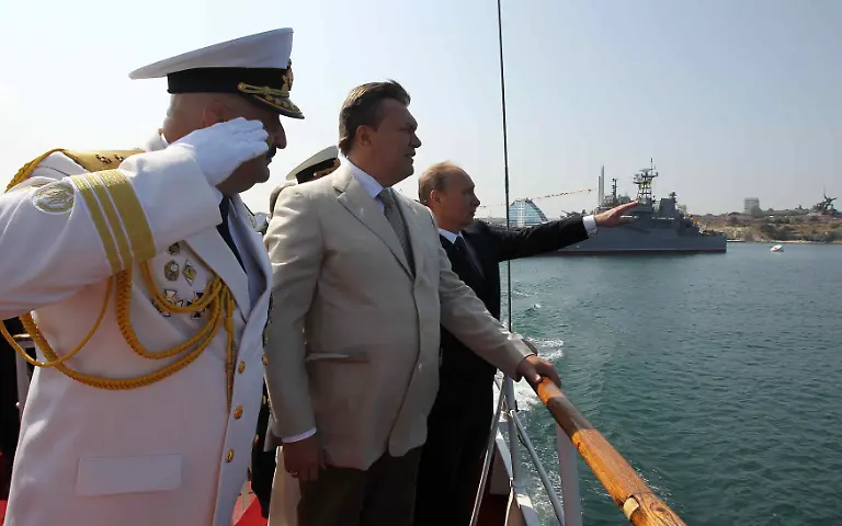 2014-03-13T095045Z-746421588-GM1E97S1KN601-RTRMADP-3-UKRAINE-CRISIS-CRIMEA-PUTIN-JPG8382820197179395797