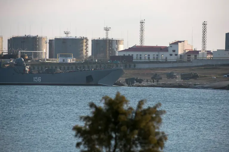 2014-03-14T090537Z-472923235-GM1EA3E1AJB01-RTRMADP-3-UKRAINE-CRISIS-RUSSIA-MILITARY-JPG5603898887359171206