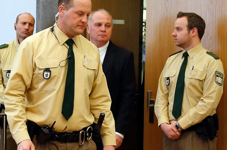 2014-03-10T091920Z-1041829150-LR1EA3A0PVXZN-RTRMADP-3-GERMANY-TAX-HOENESS-JPG3023359218716384460