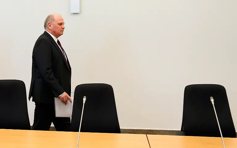 2014-03-10T092053Z-2071487329-LR1EA3A0PYJZQ-RTRMADP-3-GERMANY-TAX-HOENESS-JPG1352965228952152458