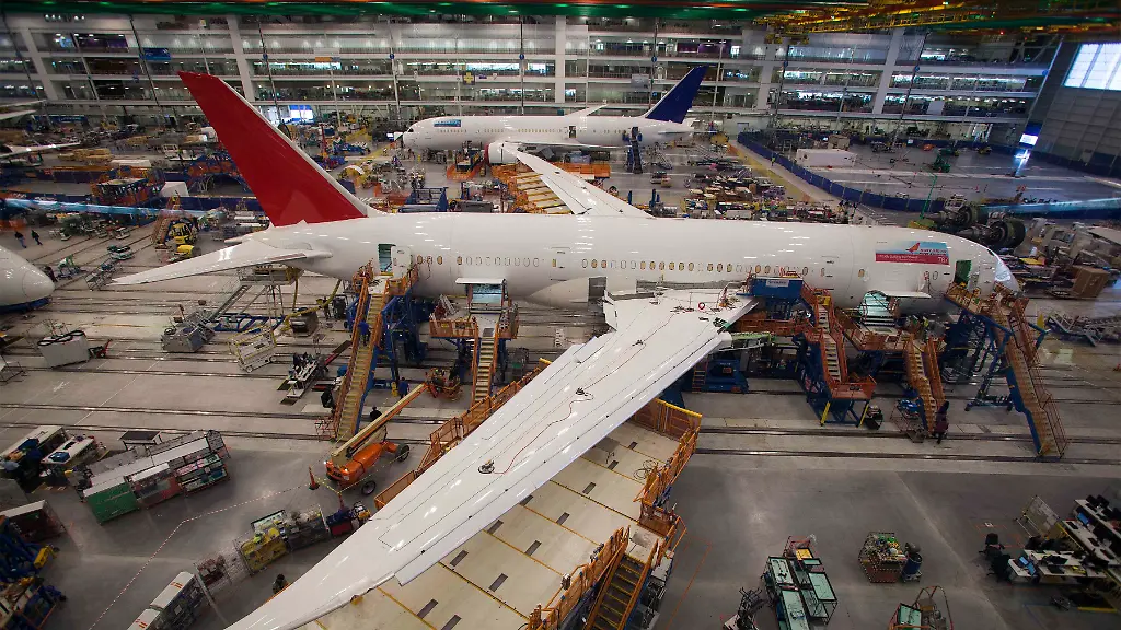 2014-03-07T222554Z-1099523978-TM4EA371C9001-RTRMADP-3-BOEING-CRACKS-JPG6035878018714488807