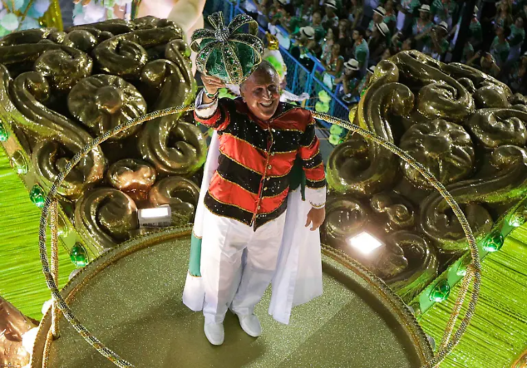 2014-03-04T061205Z-75116421-GM1EA3413AI01-RTRMADP-3-BRAZIL-CARNIVAL-JPG712970454965535511